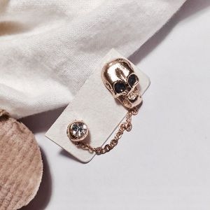 ❗️SOLD❗️ ☠️NWOT SKULL EARRINGS☠️